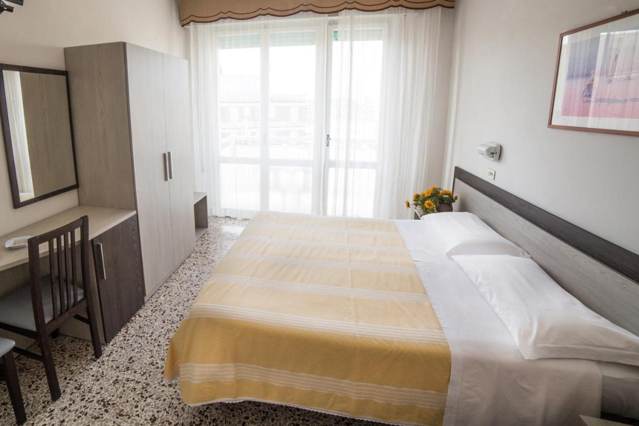 Hotel Europa ガビッチェ・マーレ エクステリア 写真